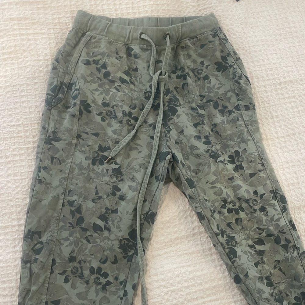 Anthropologie olive floral joggers